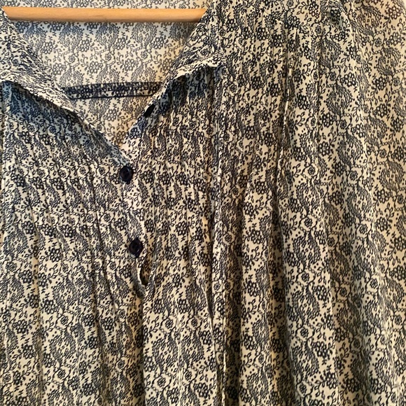 Elegant Blue and Brown Patterned Blouse - Picture 8 of 14